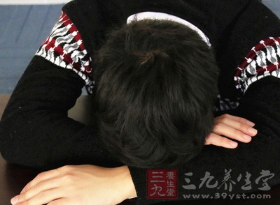 以舌的病變影響為甚，如巨舌癥，舌腫瘤