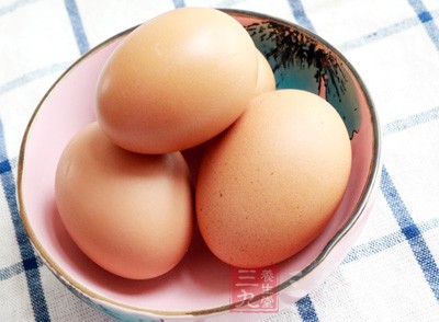 雞蛋，韭菜，鹽，雞精