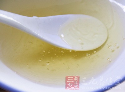 喝蜂蜜水有助于消除身體疲勞，振奮精神