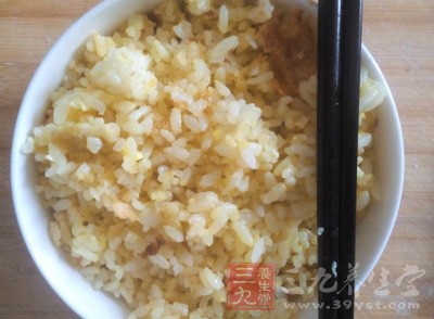 明智的辦法就是進食一些溫和食物，比如白米飯