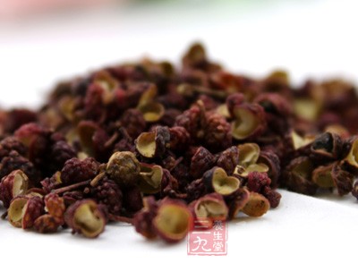 花椒所含揮發(fā)油在保溫的任氏液中能使豬蛔蟲(chóng)嚴(yán)重中毒